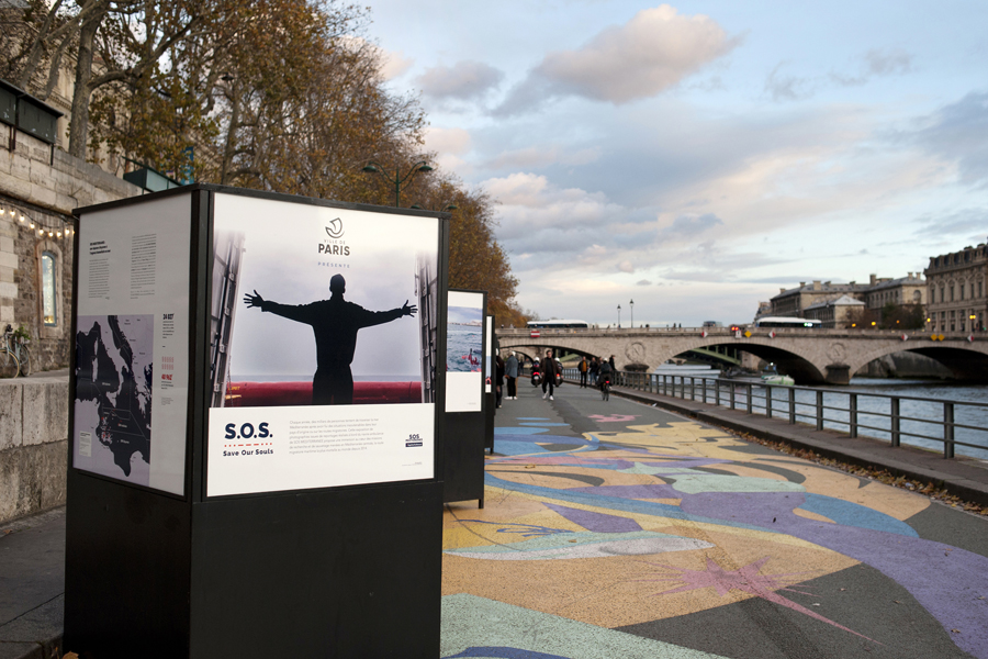 Photo de l'exposition SOS save Our Souls sur les Berges de Seine à Paris